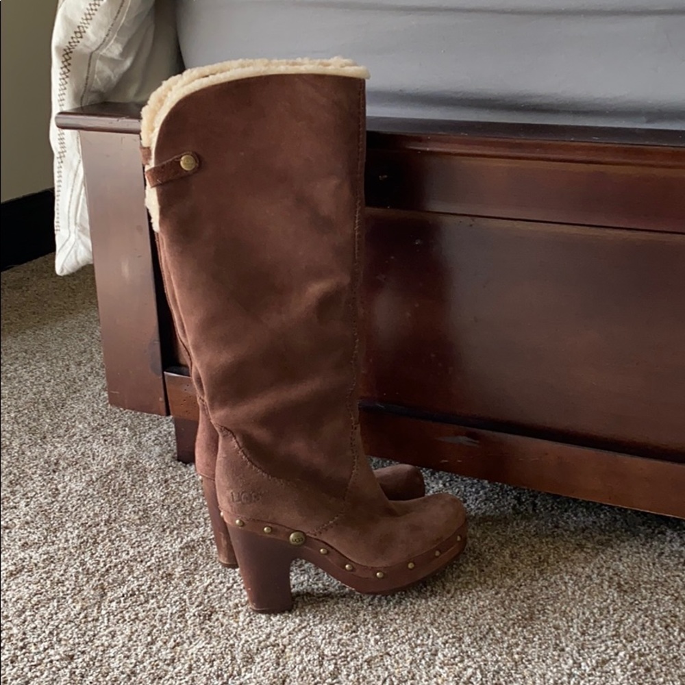 Knee length Ugg Boots, size US 6, new!